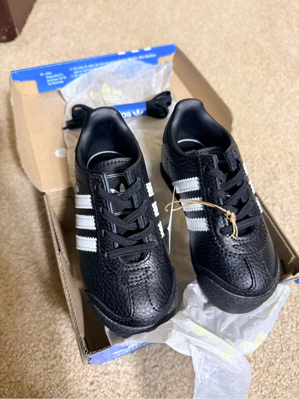 Adidas Samoa 1 Kids Black & White Classic Three-Stripes Sneakers  size 7C